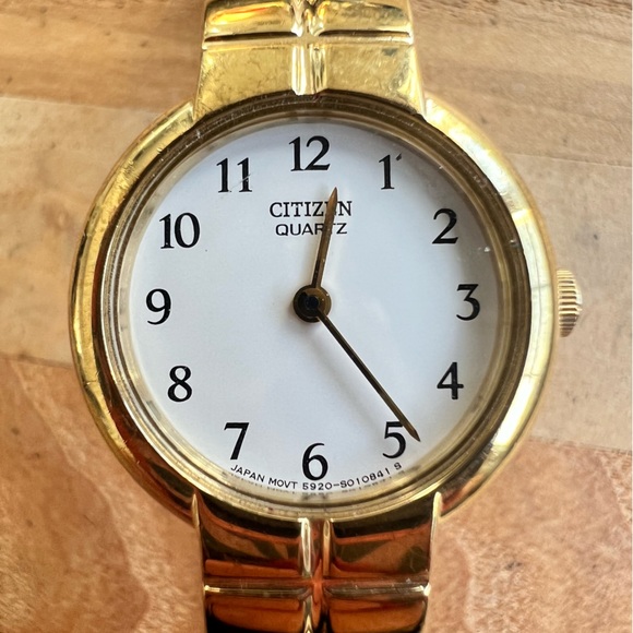 Citizen ladies gold tone dress watch NEW BATTERY - Picture 2 of 9